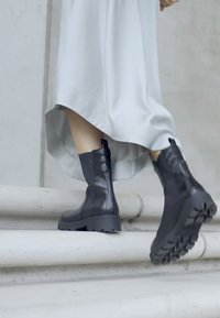 Vagabond COSMO - Platform ankle boots - black