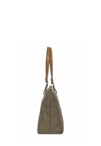 Olijfgroene nylon handtas met een strakke, gestructureerde vorm, bruine leren handvatten en zilverkleurige hardware. Zachte textuur met minimale afwerking.