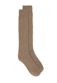 Bruine geribbelde kniehoge sokken gemaakt van zacht materiaal, met een gladde textuur en een eenvoudig ontwerp.
