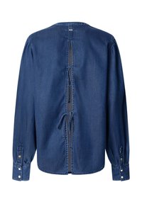 Camicia di denim, blu scuro, maniche lunghe con polsini abbottonati, schiena aperta con lacci, colletto classico, texture liscia, senza motivi visibili.