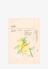 Förpackning för kol- och yuja-bubbelmask med en mjuk pastellbakgrund, prydd med citronillustrationer och vit text. Innehåller kosmetiska detaljer.