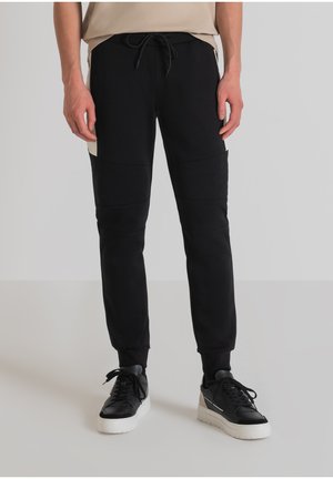 SLIM FIT WITH RUBBER LOGO PRINT - Pantalon de survêtement - black