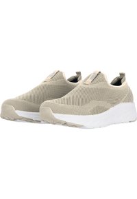 Beiga slitna sneakers med en texturerad väv överdel, mjuk vit mellansula och gummisula med grepp detaljer.