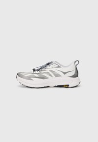 MAFATE SPEED 4 LITE UNISEX - Sneakers laag - white/black