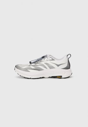 MAFATE SPEED 4 LITE UNISEX - Sneakers laag - white/black