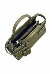 Borsa a mano in pelle verde oliva con due manici corti, scomparto con zip, rivestimento blu e dettagli in metallo argentato. Forma strutturata con linguette laterali.