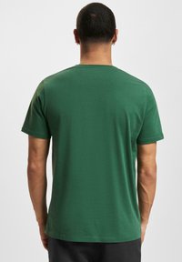 DEF LEIPZIG KINGS IDENTITY - T-shirts med print - green