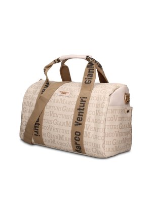 Cremefarbene Duffel-Tasche mit beigen Griffen und verstellbarem Schulterriemen, mehrfach bedruckt mit dem Schriftzug "Marco Venturi".