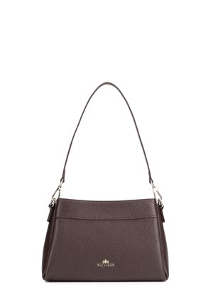 Sac à main en cuir brun foncé texturé avec une bandoulière unique et un logo de marque doré au centre devant.