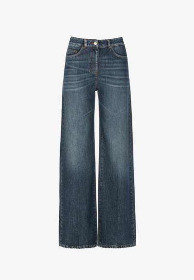 Široke kavbojke iz temno modrega denima. Opremljene so z zapiranjem na gumb spredaj, pasom za pas in obliko s petimi žepi ter subtilnim bledenjem.