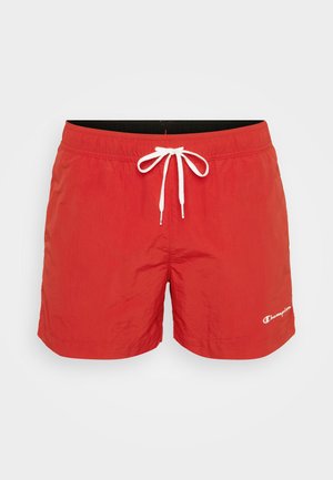 Raudoni maudymosi šortai su lengva tekstūra, elastingu juosmeniu, balta raišteliu ir mažu baltu logotipu, kuris atspausdintas šone.