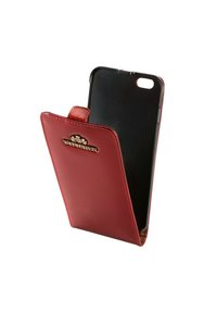 Étui pour smartphone en cuir rouge avec rabat, doté d'un accent logo doré et d'une finition texturée, conçu pour la protection et l'accessibilité.