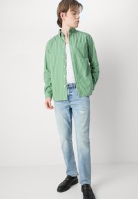 BOSS TROY - Traperice ravnih nogavica - bright blue