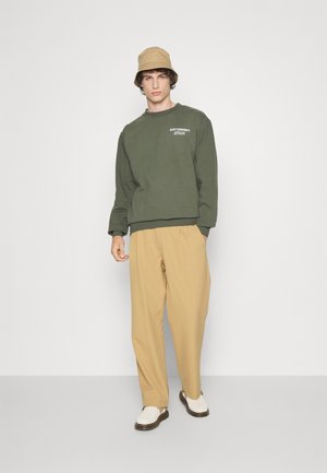Produktbild von Langarm Rundhals Pullover Scotch & Soda Herren Sweatshirt – Essential Badge Crew, Baumwolle, Regular Fit, Lässig Pullover Xl Herren
