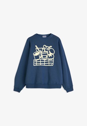 Marineblauwe sweatshirt met een witte lijntekening van een mand met een kopje, glas, tomaten en andere voedingsmiddelen aan de voorkant.
