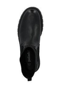 Botín negro con upper de cuero suave, paneles laterales elásticos y suela de goma texturizada. Presenta una plantilla con marca y una lengüeta.