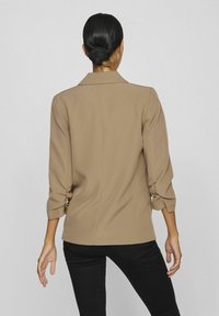 VILA 3/4 ARM - Puspaltis - fossil