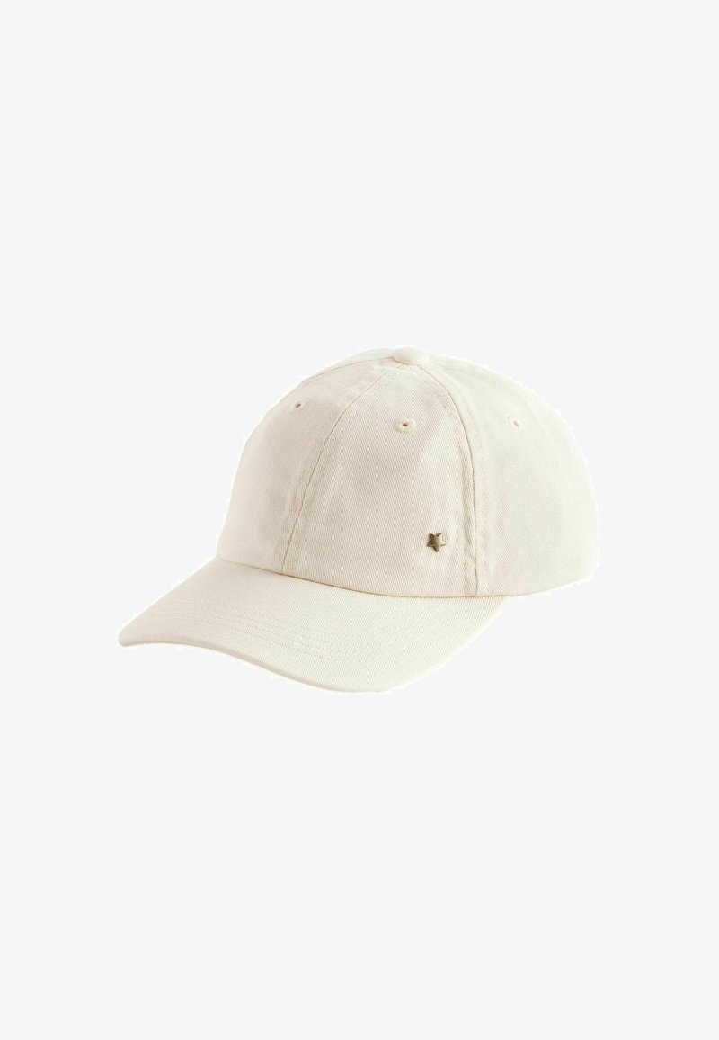 Gorra de béisbol de color beige claro hecha de algodón. Presenta una corona redondeada, visera curva y un pequeño acento en forma de estrella de metal en el lateral.