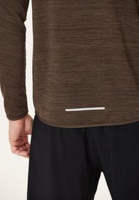 Endurance Langærmet T-shirt - wren