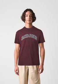 Jack & Jones JJECALEB VARSITY TEE O NECK 2 PACK - Majica kratkih rukava s printom - vineyard wine/brown