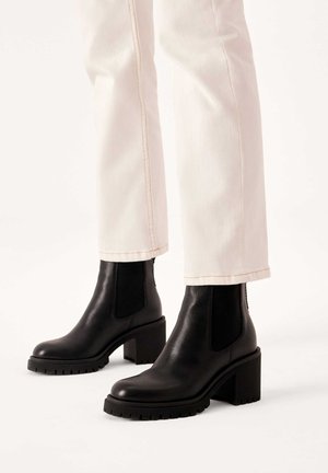 AYLIN - Botki na platformie