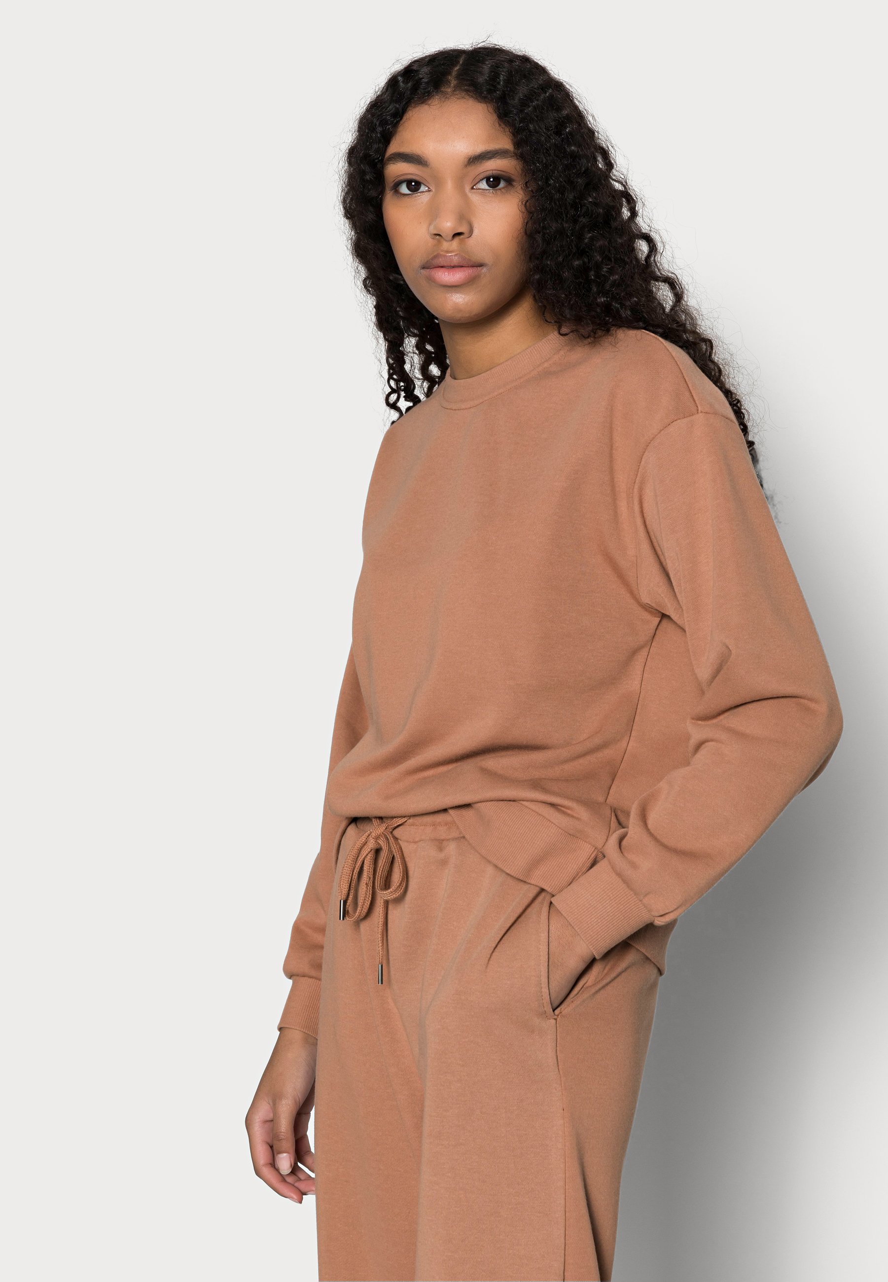 Women VMNATALIA WIDE SET - Zip-up sweatshirt Women VMNATALIA WIDE SET - Zip-up sweatshirt