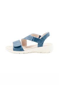 Sandalia de cuero azul con correas ajustables, plantilla acolchada y suela de goma blanca. Presenta un acabado suave y un diseño minimalista.