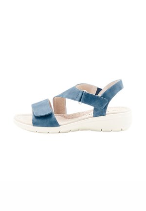 Sandal in pelle blu con cinturini regolabili, soletta imbottita e suola in gomma bianca. Presenta una finitura liscia e un design minimalista.