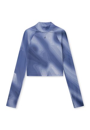 Crop top s dlouhým rukávem a vysokým límcem, zdobený modro-šedo abstraktním vířivým vzorem a jemným logem „J“ uprostřed přední strany.