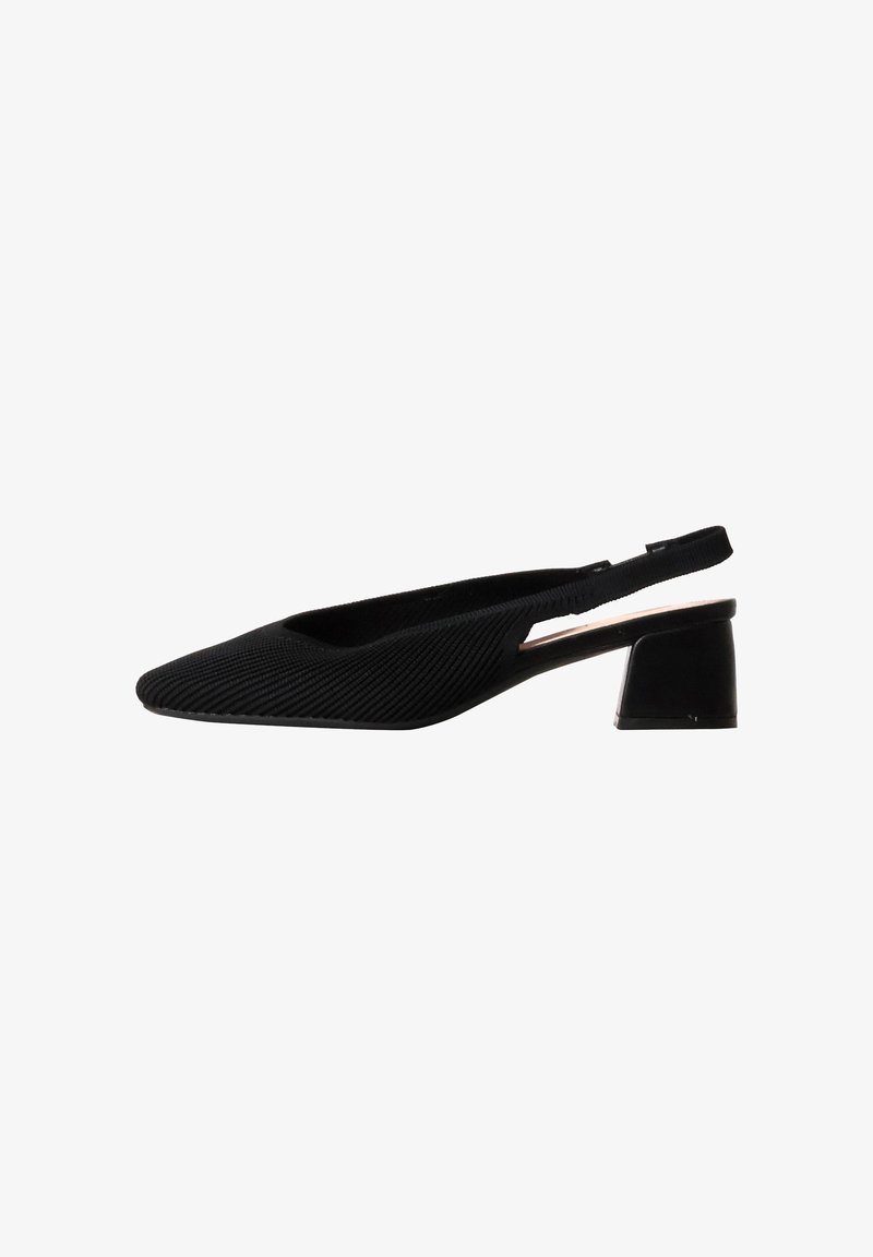 Chaussure slingback noire à bout pointu, texture tricotée et talon bloc bas sur fond blanc.