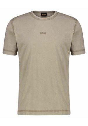 Beige T-shirt met korte mouwen en ronde hals met zichtbare stiksels en klein "BOSS" logo in het midden van de borst.
