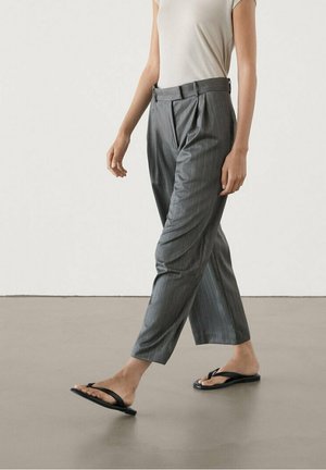 Massimo Dutti, Pantalon classique - dark grey