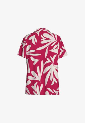 Koszula z krótkim rękawem i kołnierzykiem w kolorze czerwonym z dużym białym abstrakcyjnym kwiatowym wzorem, widziana od tyłu.