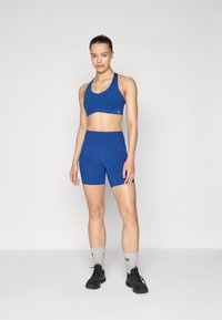 New Balance SLEEK POCKET HIGH RISE SHORT  - Legging court de running - galaxy blue