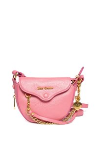 Borsa a tracolla in pelle rosa con finitura texture, forma curva, hardware dorato, tracolla a catena e dettaglio a cuore.