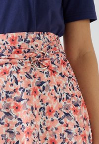 Damart À BOUCLE - Falda acampanada - corail petites fleurs