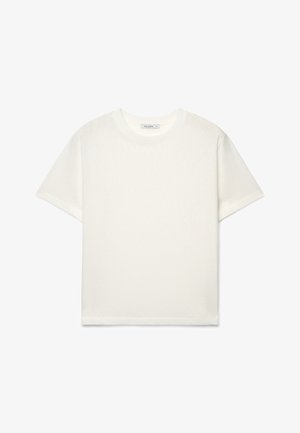 T-shirt blanc à manches courtes, col rond, coupe standard, avec petite étiquette de marque à l'intérieur du col.