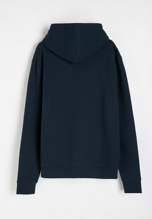Granatowy hoodie, materiał mieszany z bawełny, długie rękawy, kieszeń kangurka, ściągacze przy mankietach i hemie, styl przez głowę, gładki widok z tyłu.