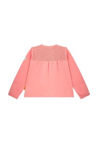 Langsleeve roze top met een gerimpelde achterkant, ronde hals en geplooide details. Heeft elastische manchetten en een decoratieve patch op de mouw.