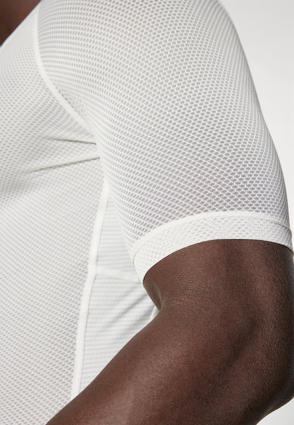 MENS LIGHTWEIGHT BASE LAYER SHORT SLEEVE - Sports T-shirt2