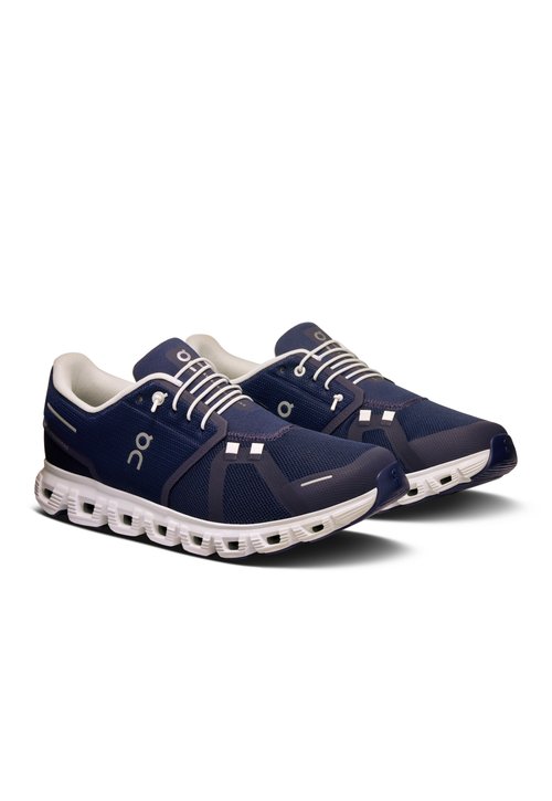 On CLOUD 6 - Road running shoes - midnight white — photo 2
