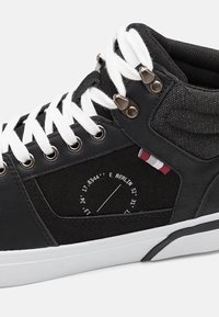 Pier One Höga sneakers - black