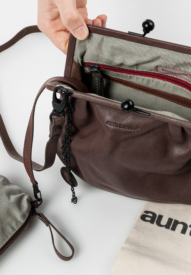 Aunts & Uncles FORTUNE COOKIE - Umhängetasche - oak