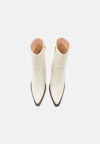 Simmi London DECLAN - Bottines à talons hauts - white
