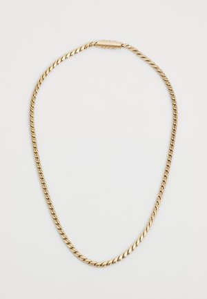 Collar de metal dorado con un diseño retorcido, textura suave y un cierre seguro, que presenta una forma de cadena continua.