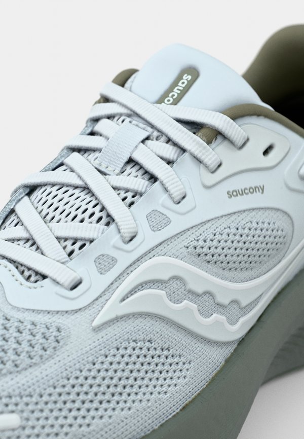SURGE  - Road running shoes2