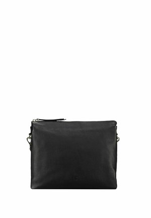 Sac bandoulière en cuir noir de forme rectangulaire avec fermeture éclair et fermoirs métalliques sur fond blanc.