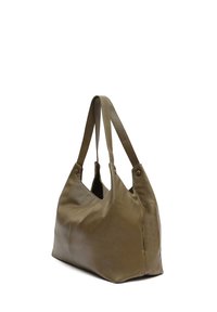 Borsa in pelle verde oliva con due manici allungati, texture liscia e design morbido. Presenta bordi arrotondati e chiusura a scatto.