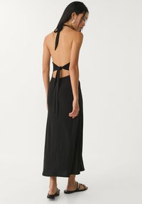 Stradivarius MIDI WITH KNOT - Vestito di maglina - black