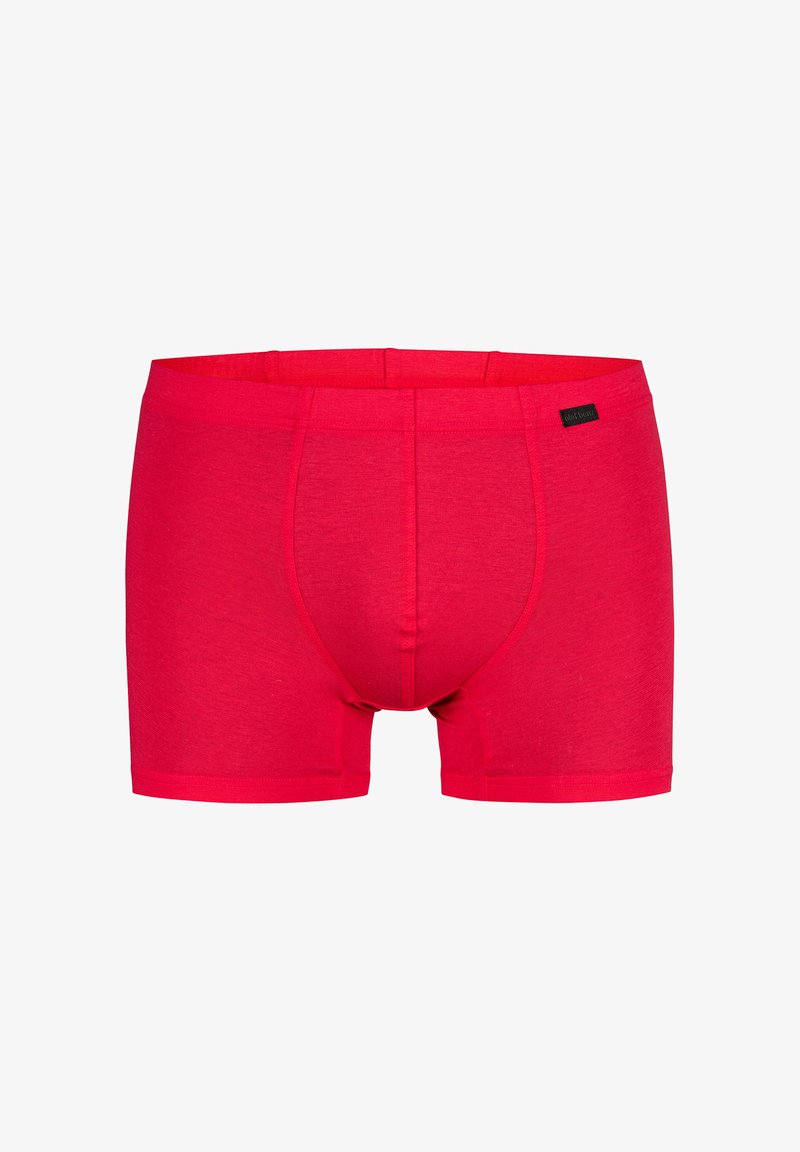 Boxers rouges pour hommes, design ajusté, ceinture plate, avec une petite étiquette de marque noire sur le côté droit.